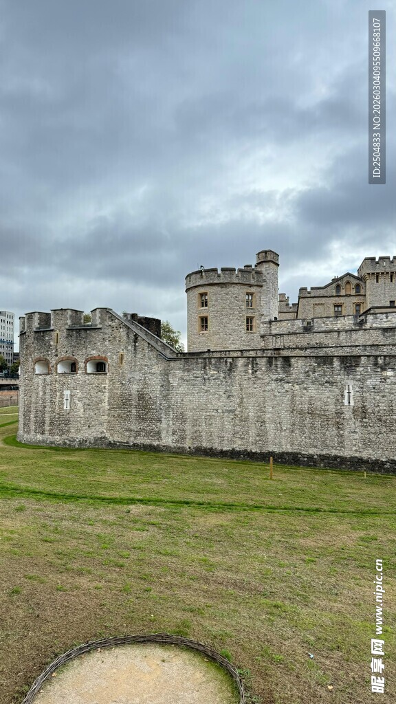 古老城堡的壮观外景