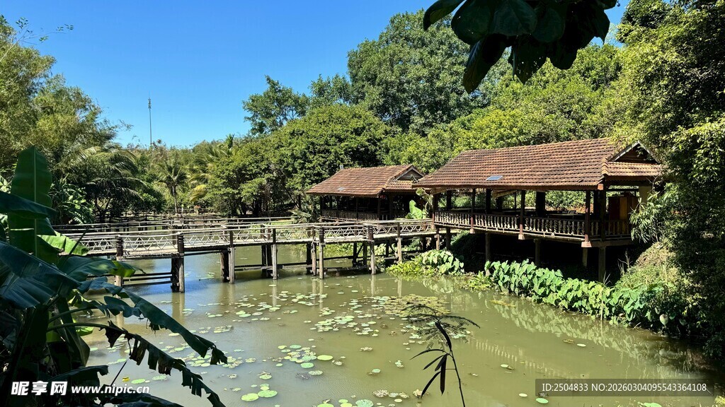 湖畔木屋 静谧自然景致