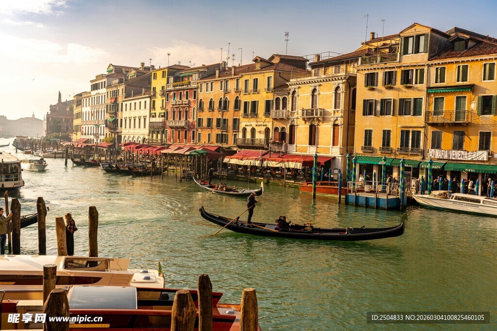 威尼斯河畔的迷人景致