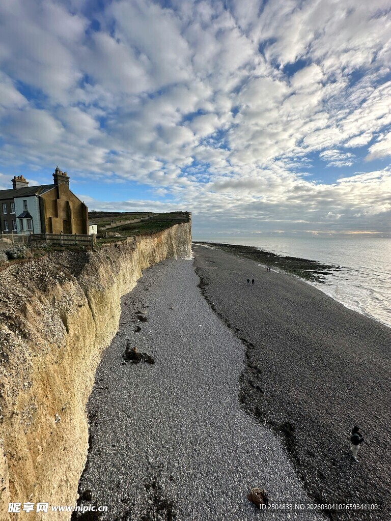 海岸悬崖与开阔天际风景