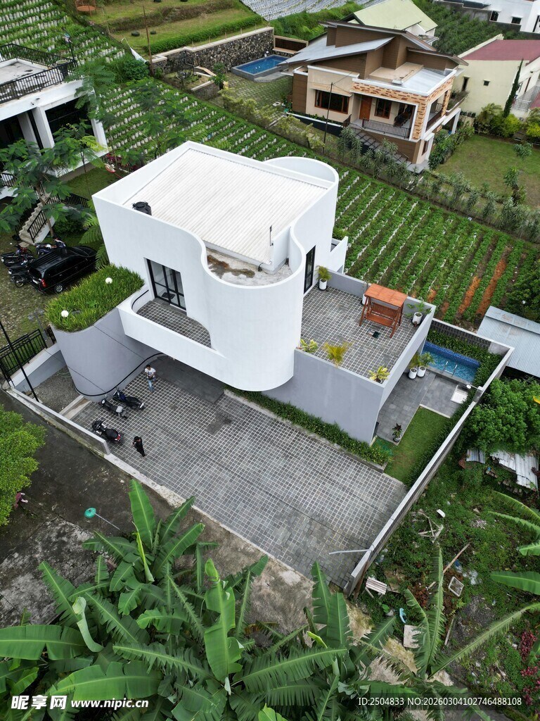 田园中的独特现代小屋