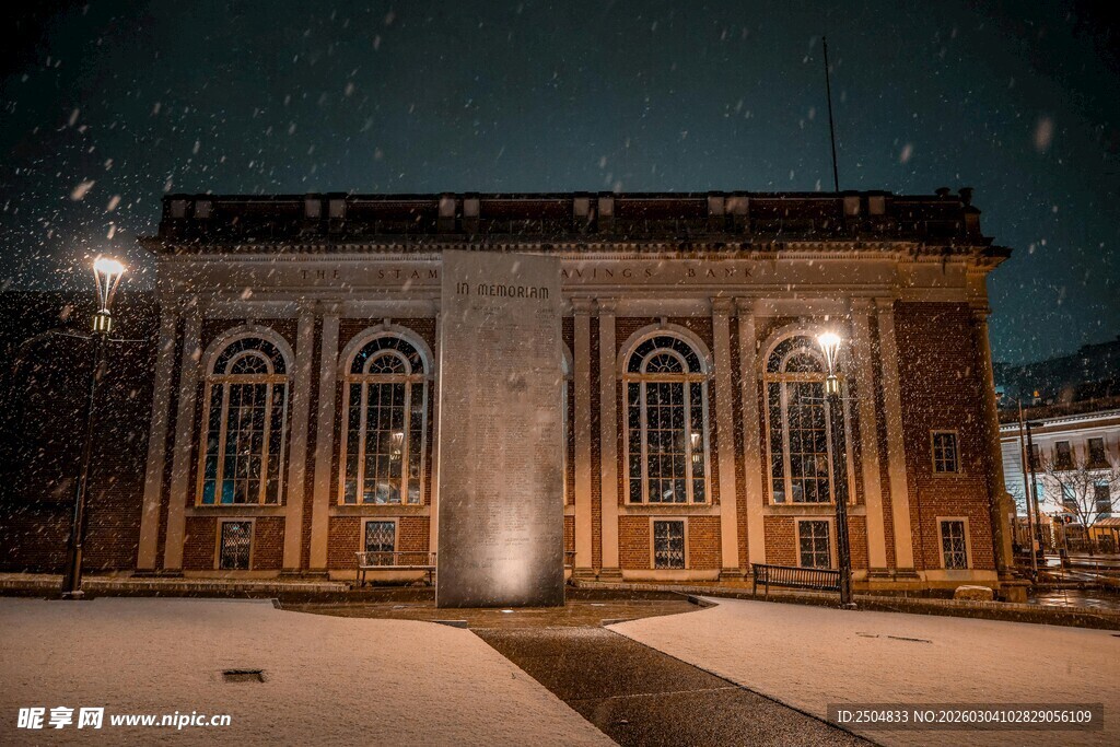 冬夜中的古典建筑