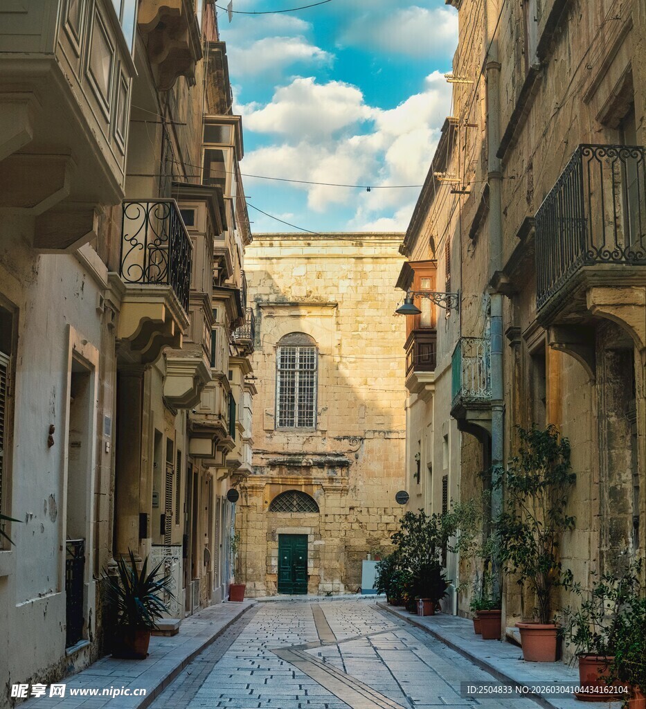 古老街巷中的静谧欧式风景