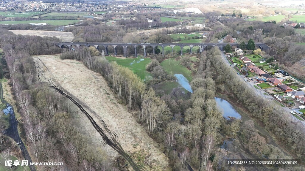 俯瞰乡村田野景观
