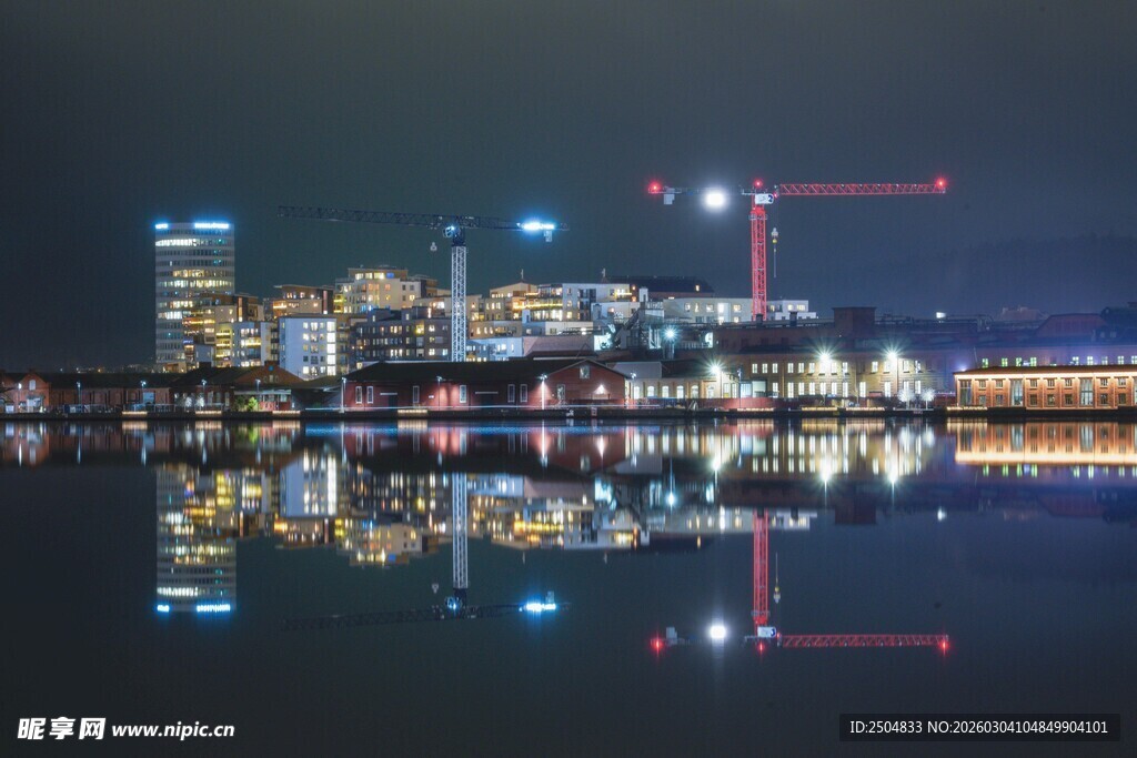 城市夜景倒影璀璨迷人