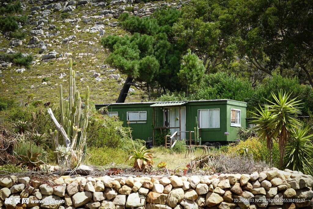 山间绿屋 自然静谧景致