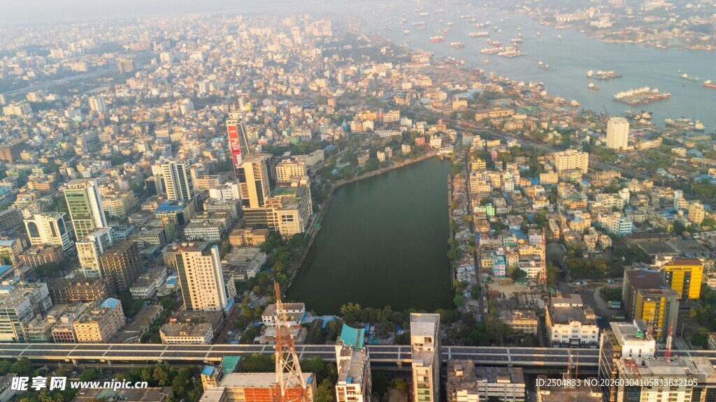 城市俯瞰景观 绿水穿城
