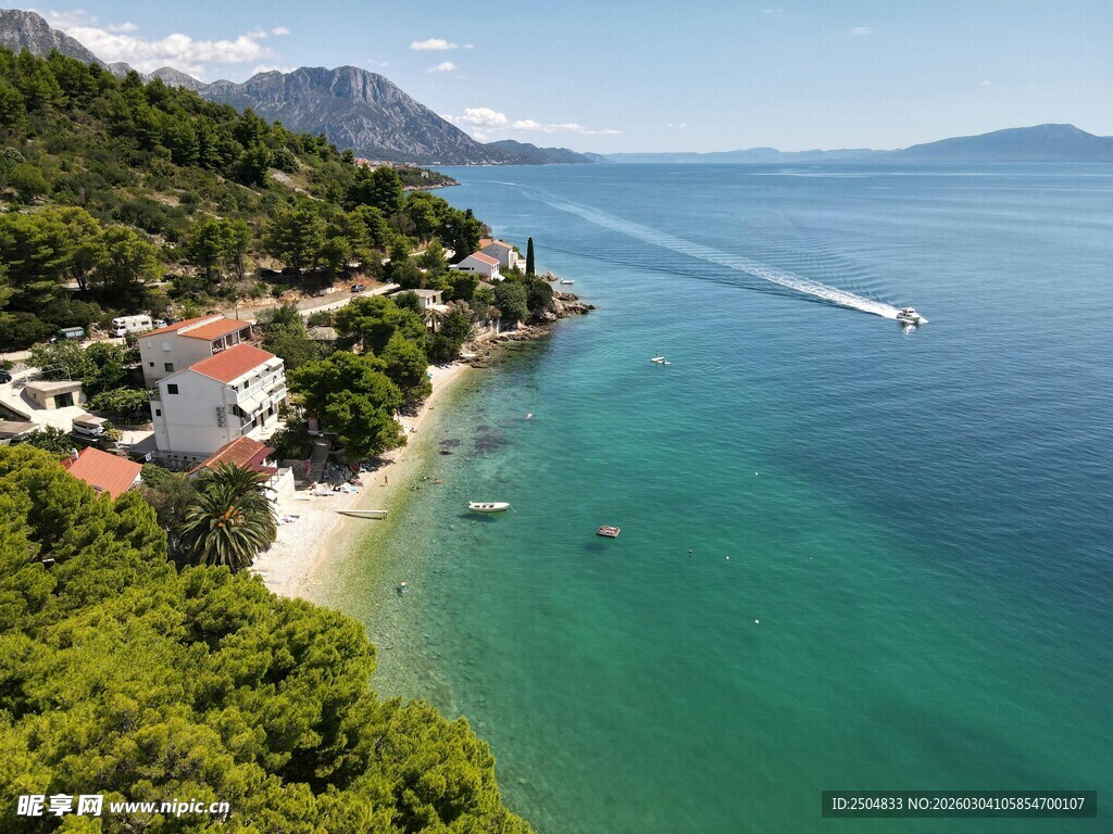 美丽海滨小镇的迷人风光