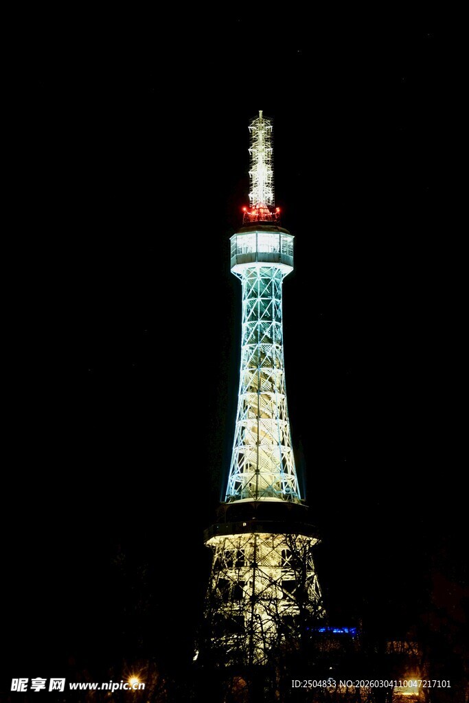 夜晚璀璨的电视塔景观