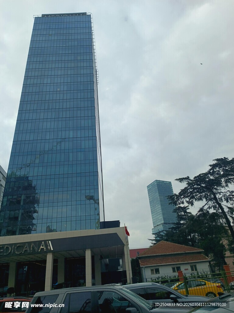 高耸摩天大楼外观景象