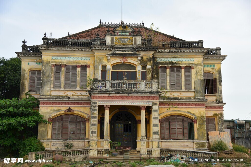 古老斑驳的异乡特色建筑