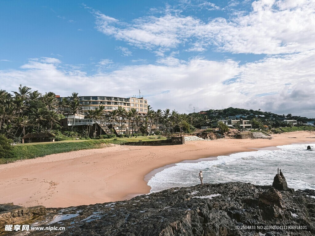 美丽海滨沙滩风景图