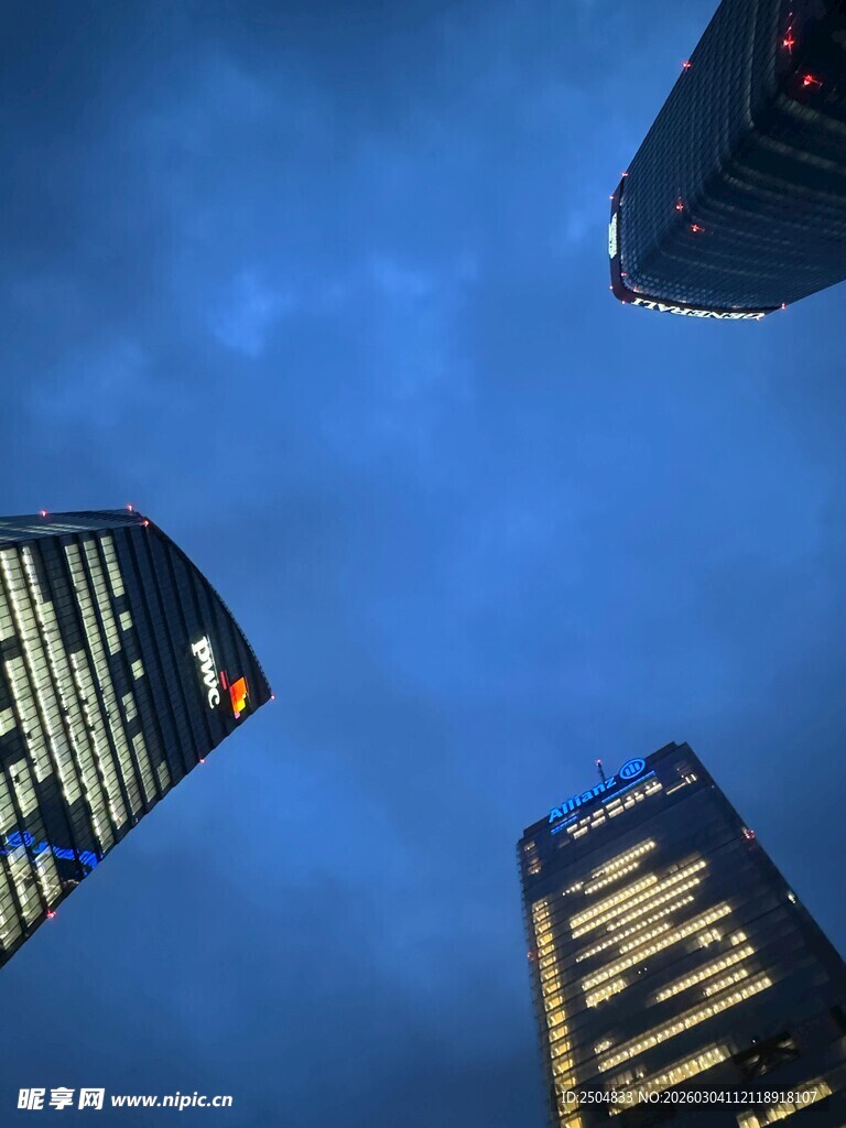 仰观都市摩天大楼