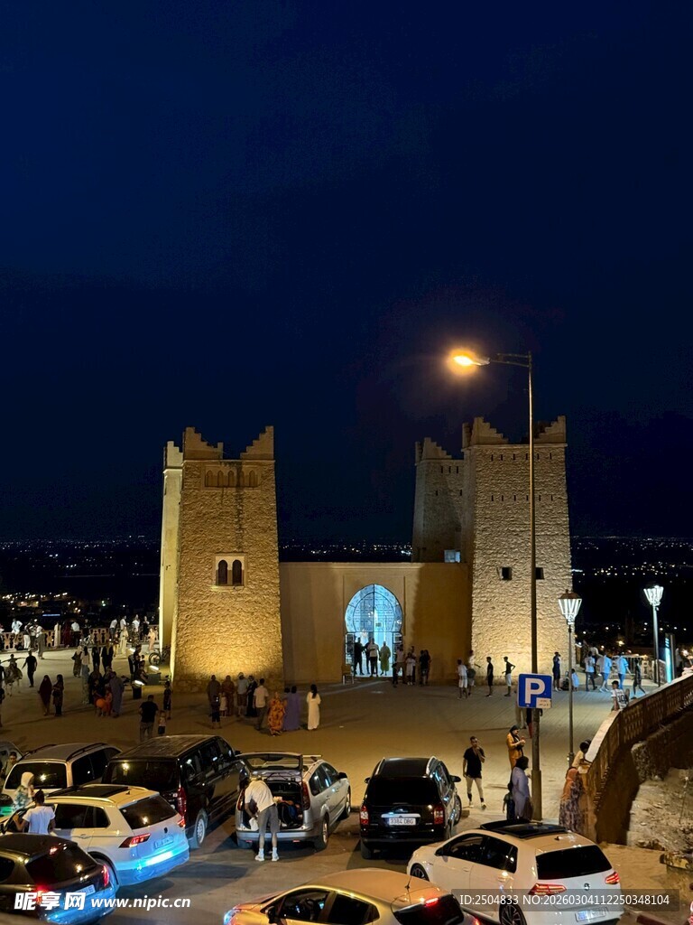 夜晚古城景象 灯火辉煌