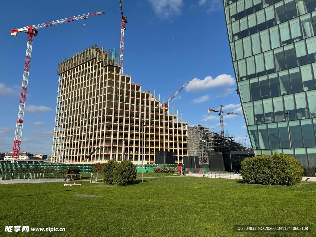 城市中在建与已建建筑景观