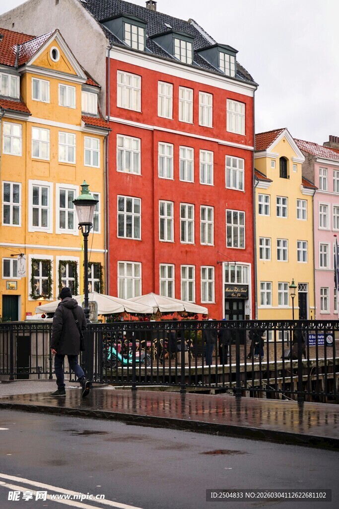 多彩欧式建筑街道景致