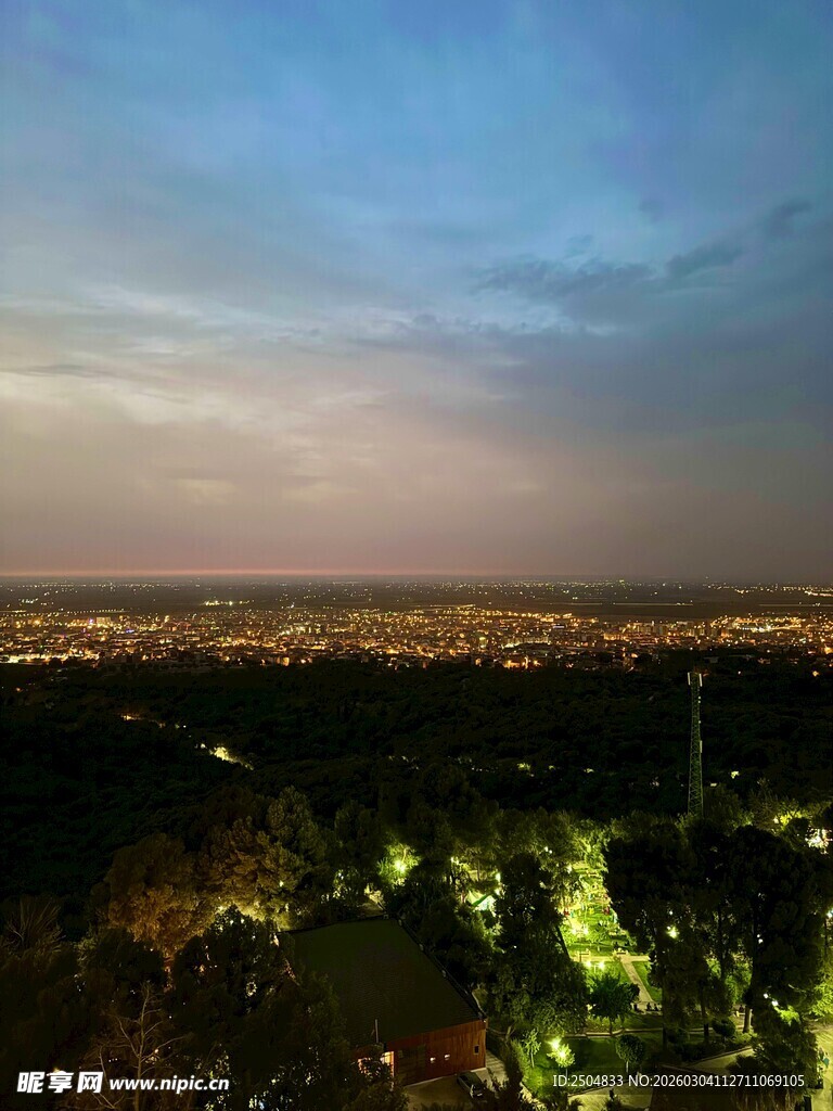 城市黄昏夜景俯瞰美景