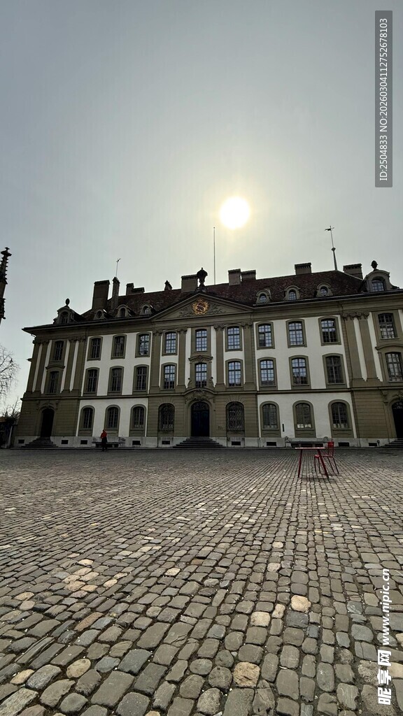 广场上的古老欧式建筑