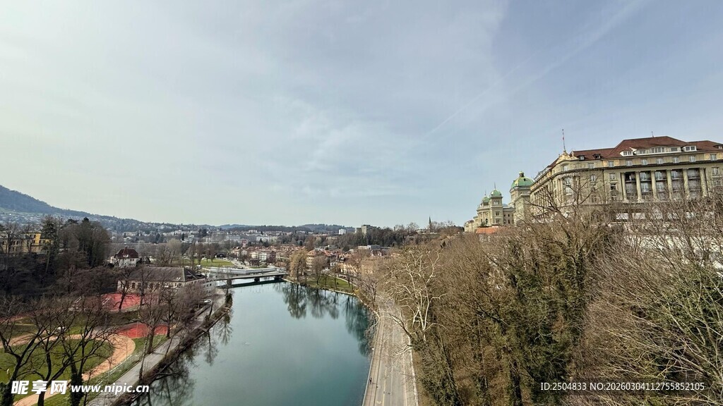 河畔城市风光美景