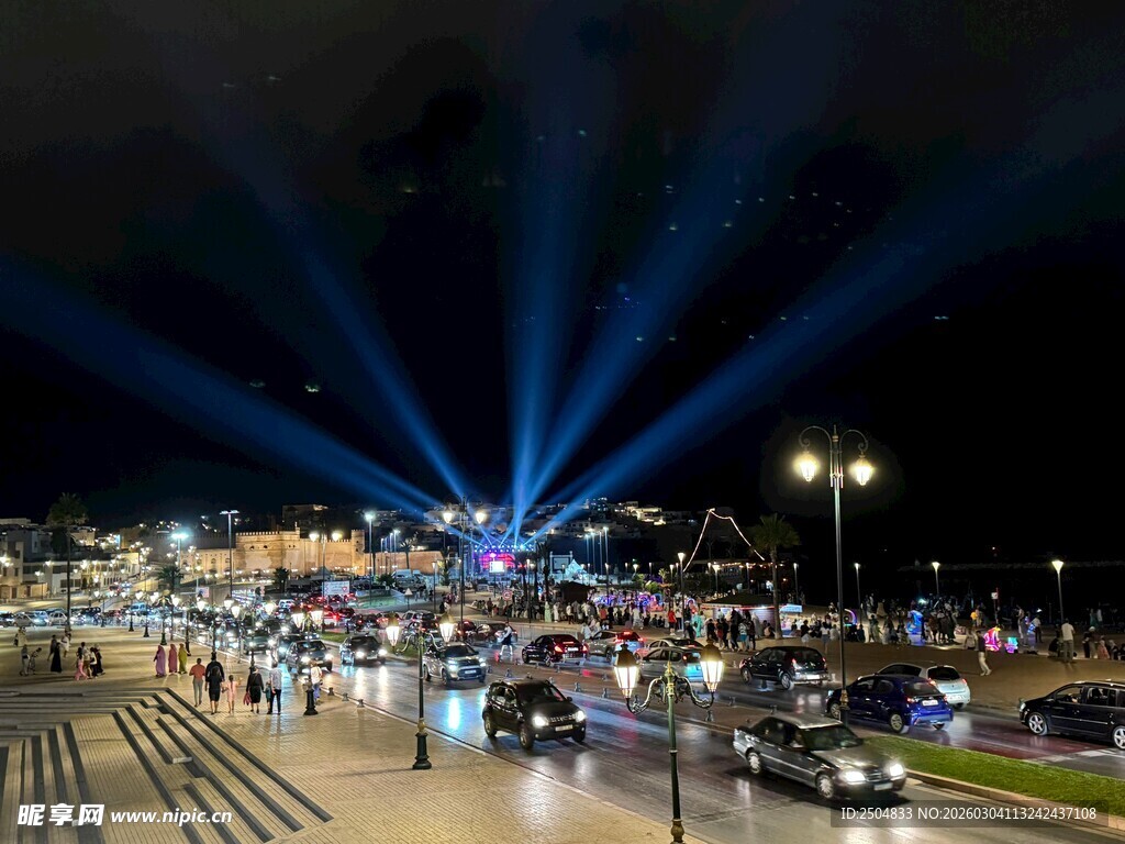 城市夜景车流与灯光秀