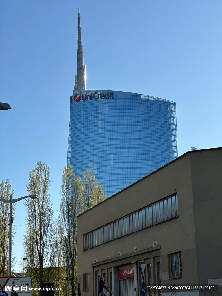 城市中的现代高楼建筑