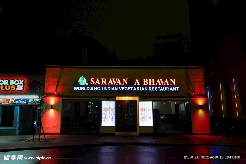 夜晚中的LIRIA剧院