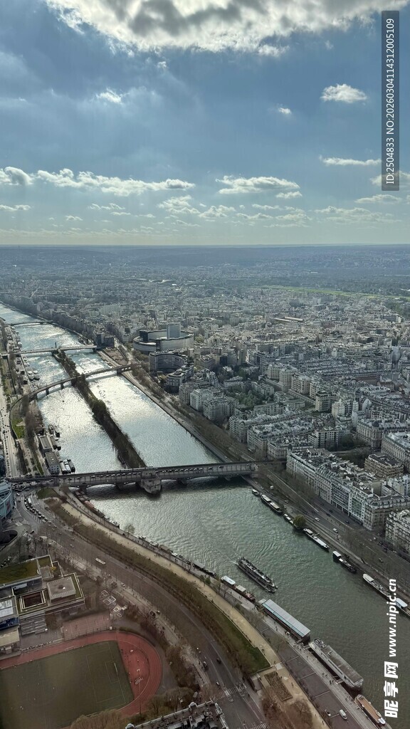 城市河流桥梁鸟瞰景观