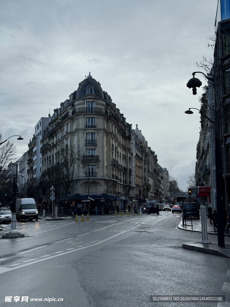 巴黎街头的建筑与街道