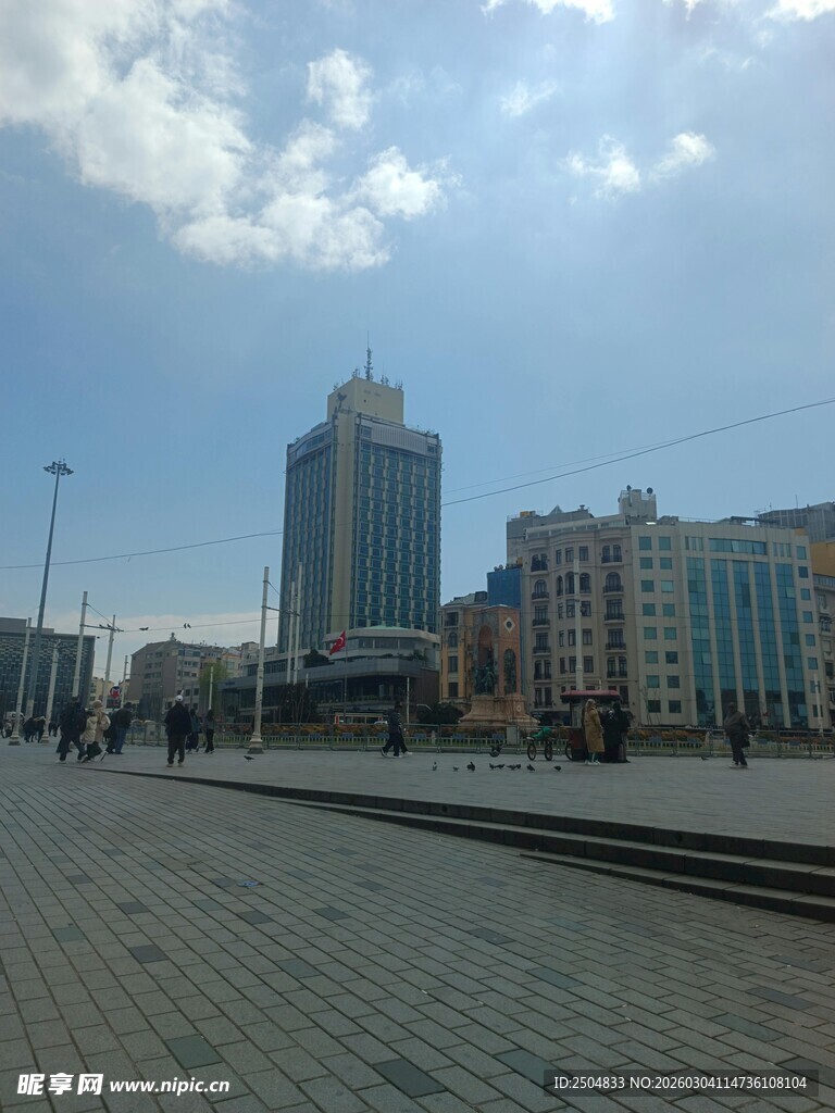 城市广场与高楼景观