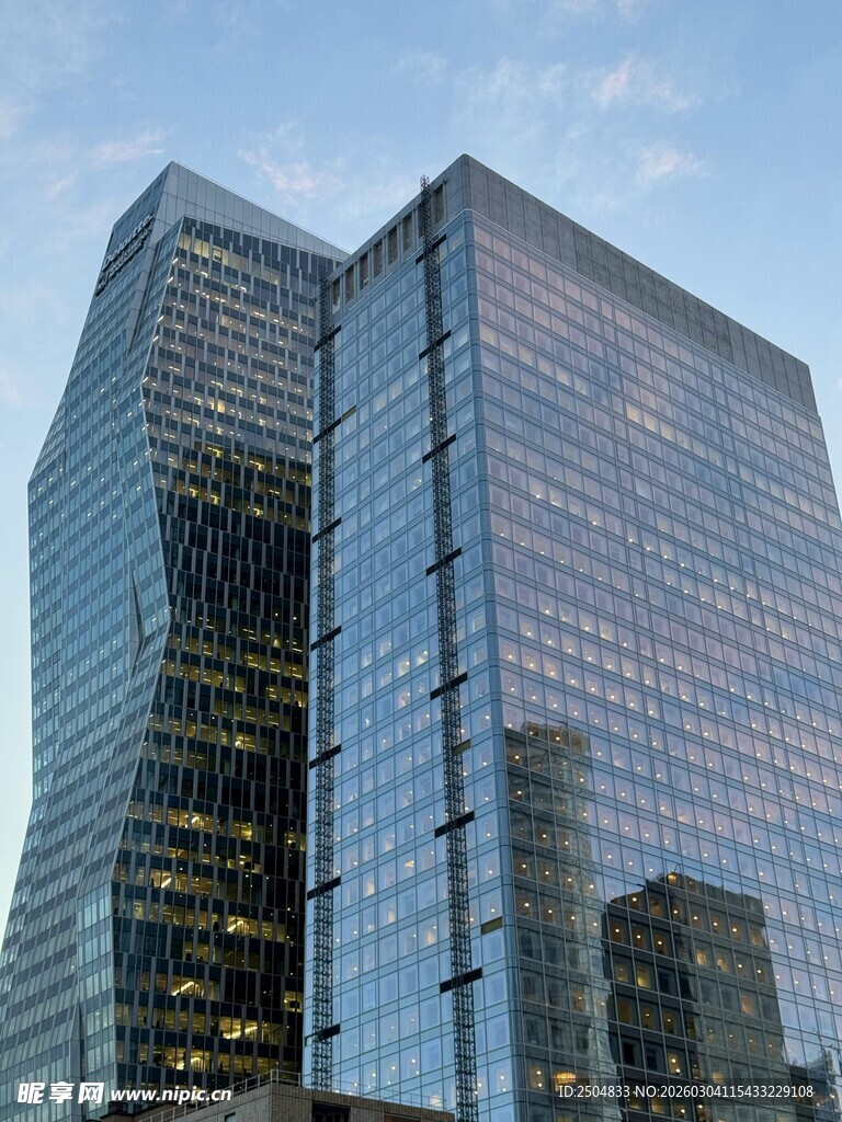 现代都市摩天玻璃大厦