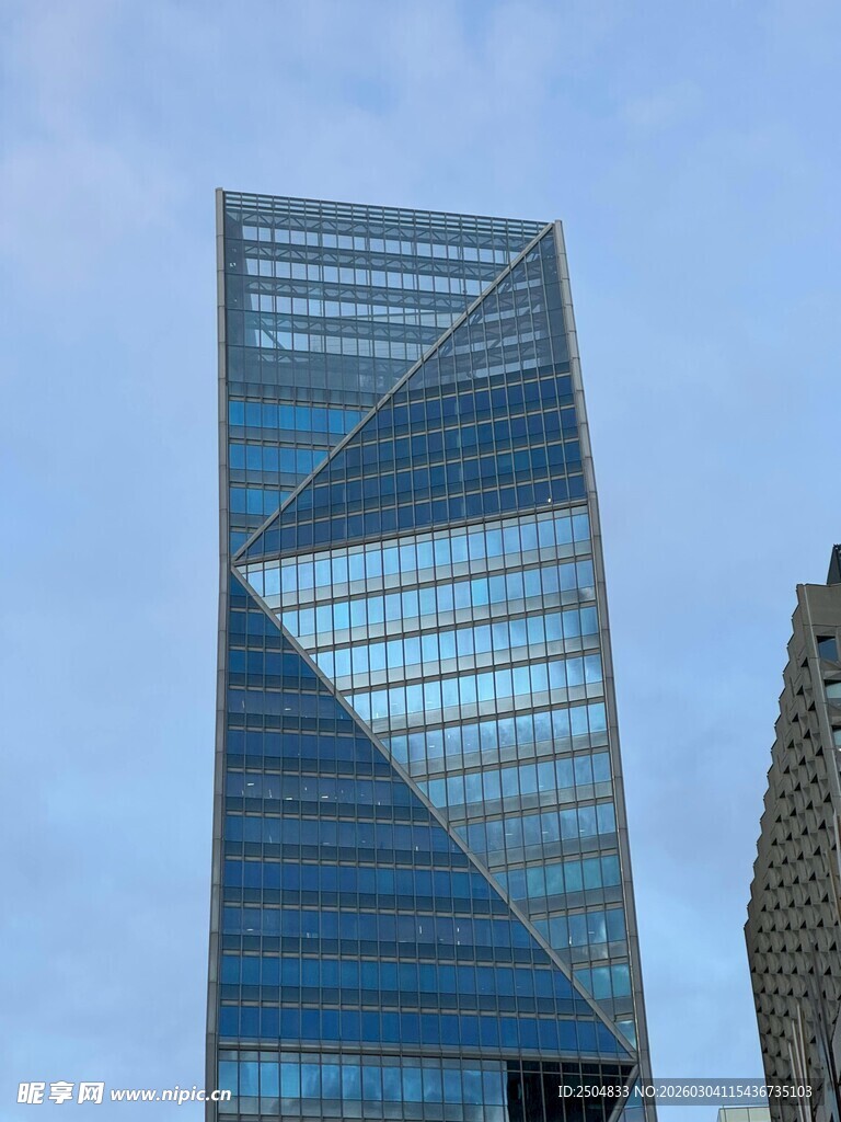 现代摩天大楼外观