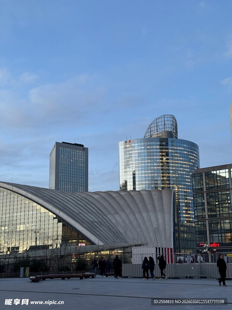 现代城市中的独特建筑景观