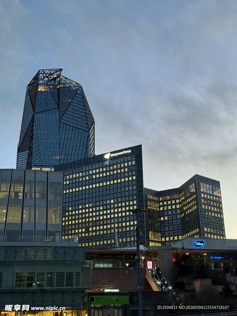城市高楼夜景