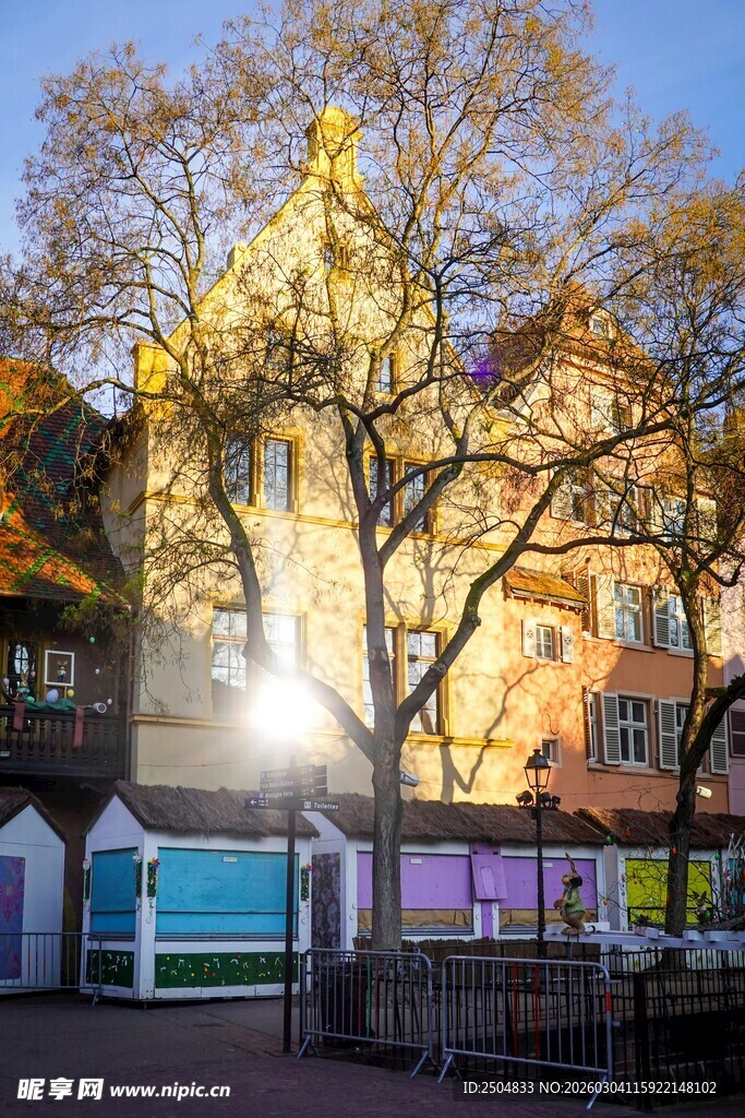 夕阳下的欧式建筑景观