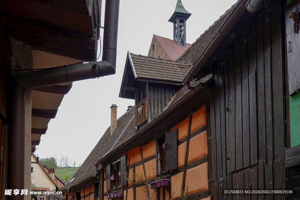 古朴木建筑小巷景致