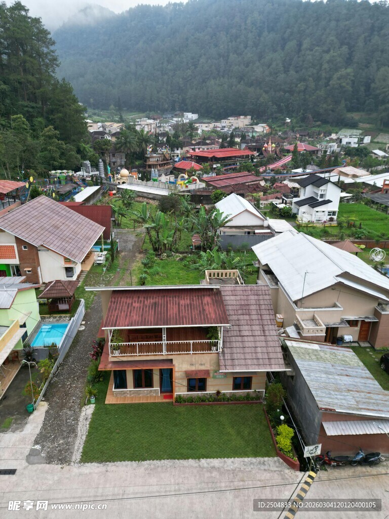 山间村落俯瞰美景