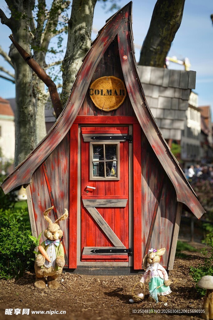 童话风红色小木屋