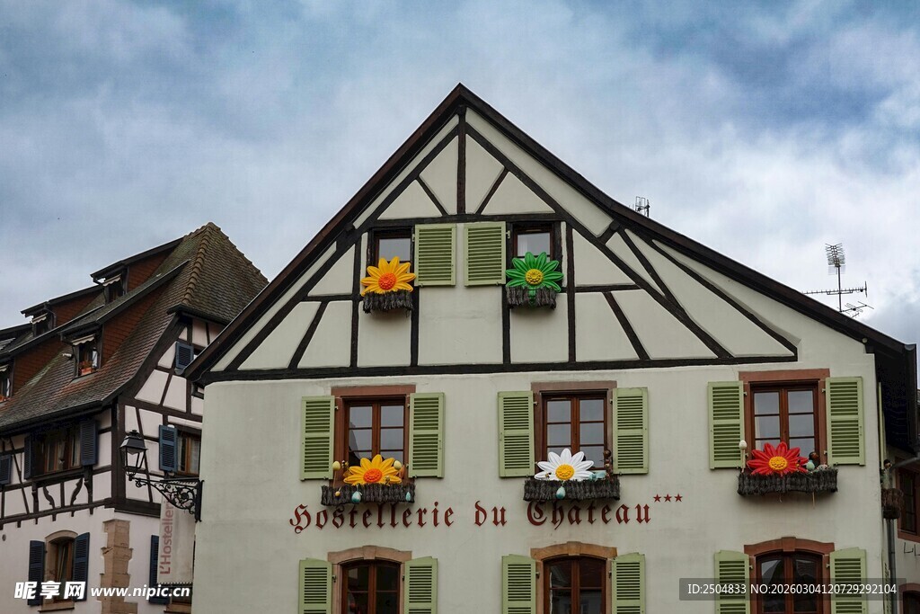 欧式风情小屋 窗挂鲜花