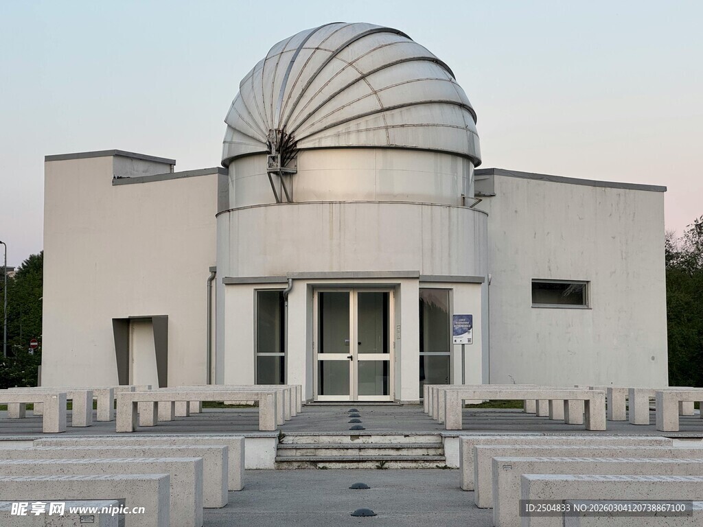 现代天文台建筑外观
