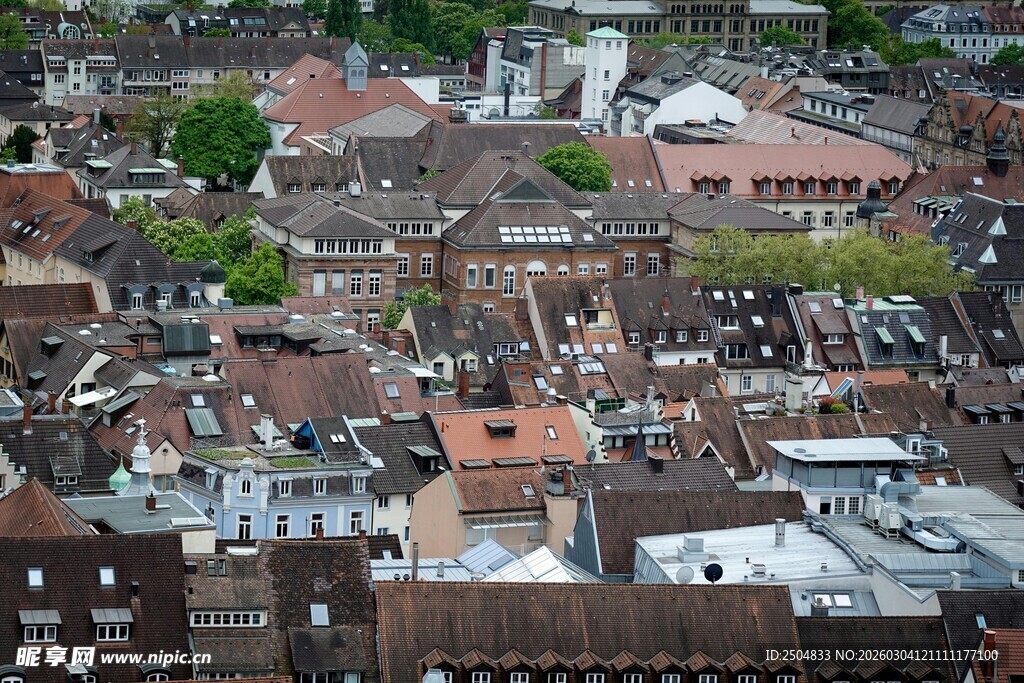 俯瞰古老城镇建筑群