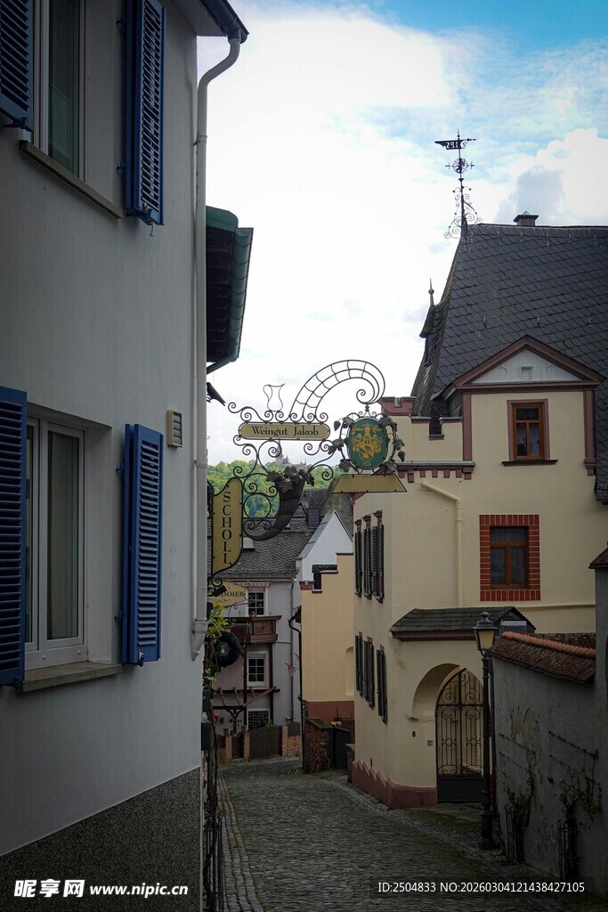  洲小镇的静谧街巷