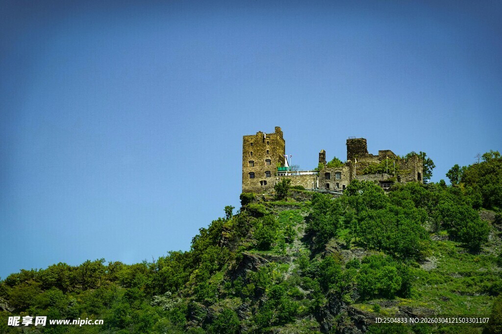 山顶古堡遗迹