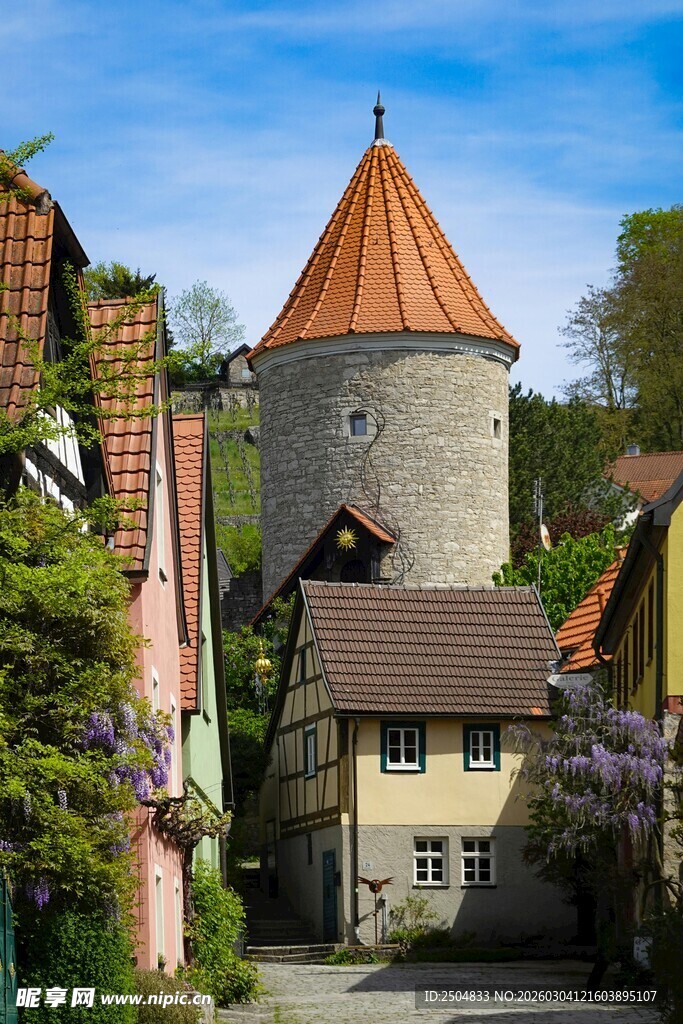  洲小镇古老塔楼景观