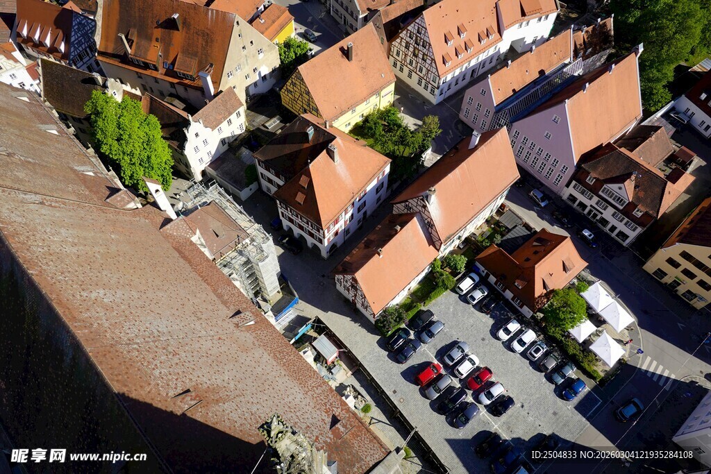 俯瞰欧式风情小镇街景