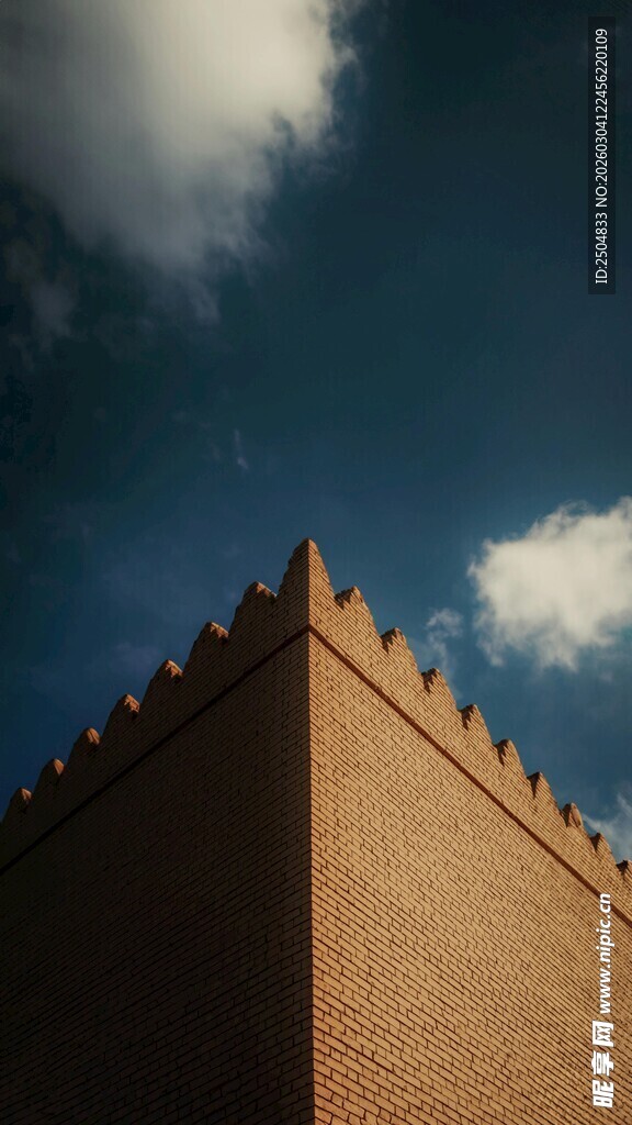 古老砖墙的天空下一角