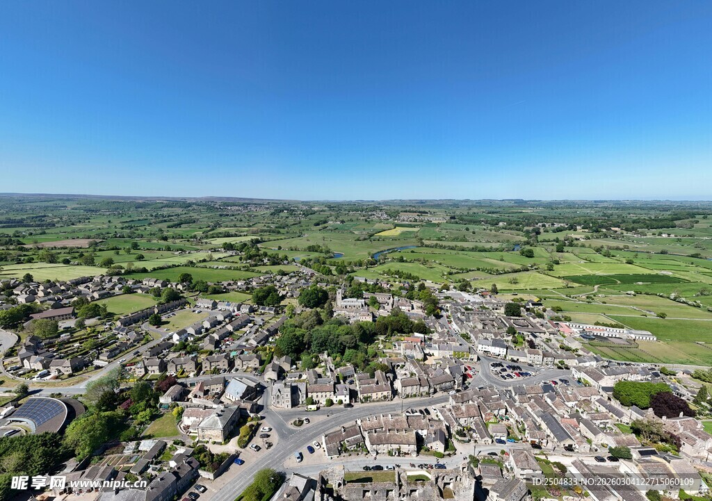 俯瞰古老城镇全景