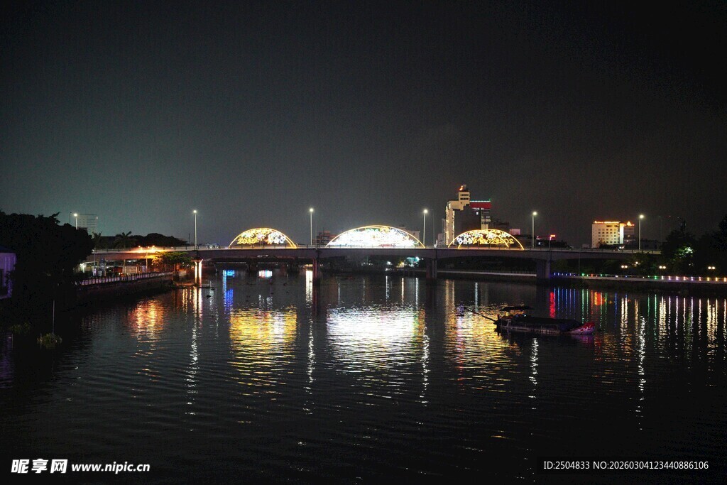 城市夜景桥梁倒影