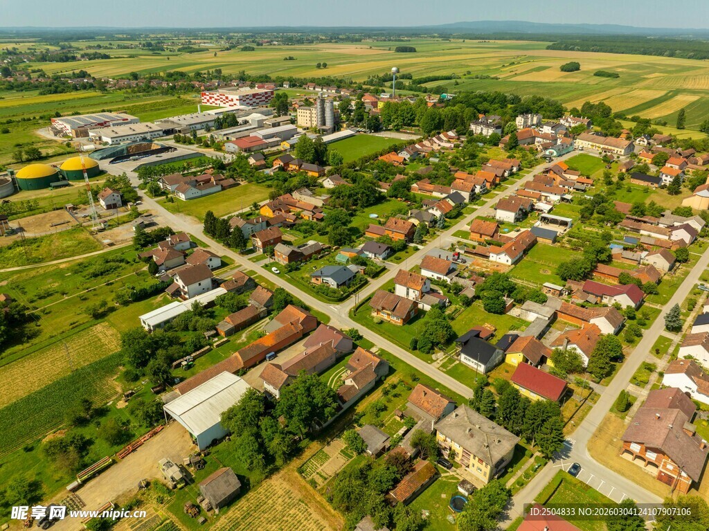 俯瞰乡村聚落景观