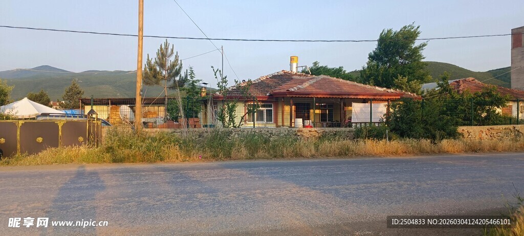 小镇街道景象