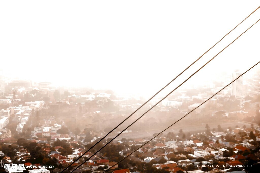 山间缆车线路雪景